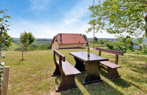Jastrebarsko House | 104 m² House ∙ 3 bedrooms ∙ 6 guests