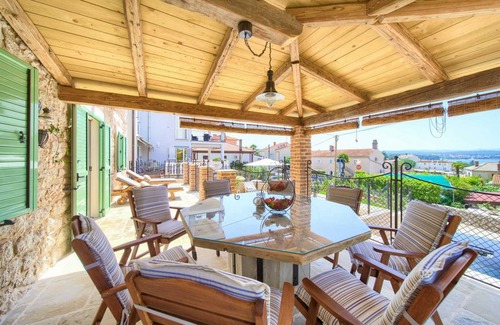Malinska Villa | 105 m² Villa ∙ 4 bedrooms ∙ 8 guests