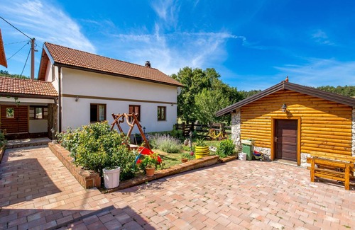 Veljun Primorski House | 106 m² House ∙ 2 bedrooms ∙ 5 guests