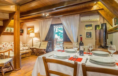 Lic Ski Chalet | 110 m² Chalet ∙ 2 bedrooms ∙ 4 guests