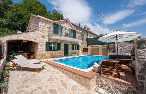 Prolozac Villa | 110 m² Villa ∙ 3 bedrooms ∙ 8 guests