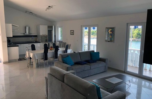 Obrovac Apartment | 120 m² Apartment ∙ 4 bedrooms ∙ 8 guests