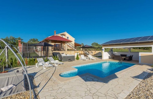 Nova Vas Villa | 120 m² Villa ∙ 4 bedrooms ∙ 8 guests