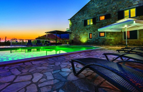 Dubravka Villa | 120 m² Villa ∙ 6 bedrooms ∙ 14 guests