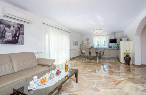 Kastel Apartment | 121 m² Apartment ∙ 2 bedrooms ∙ 4 guests