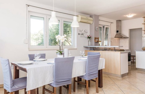 Supetarska Draga Apartment | 122 m² Apartment ∙ 3 bedrooms ∙ 6 guests