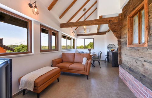 Mace House | 128 m² House ∙ 3 bedrooms ∙ 8 guests