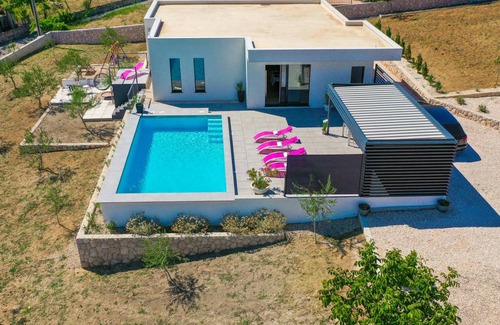 Prolozac House | 130 m² House ∙ 3 bedrooms ∙ 8 guests