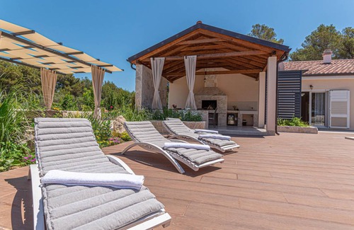 Jadrtovac House | 137 m² House ∙ 3 bedrooms ∙ 8 guests