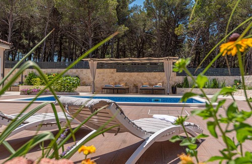 Jadrtovac House | 137 m² House ∙ 3 bedrooms ∙ 8 guests