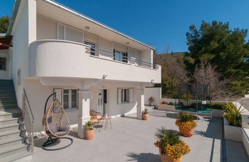 Zrnovnica House | 140 m² House ∙ 4 bedrooms ∙ 8 guests