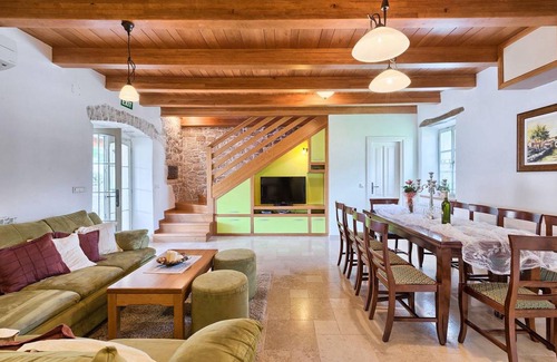 Bubani House | 140 m² House ∙ 4 bedrooms ∙ 8 guests