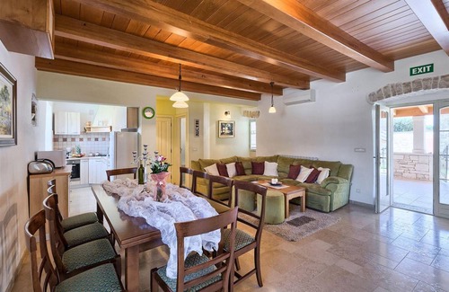 Bubani House | 140 m² House ∙ 4 bedrooms ∙ 8 guests