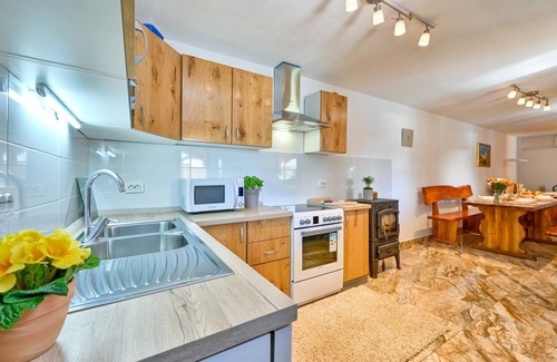 Velika Trnovitica House | 142 m² House ∙ 2 bedrooms ∙ 5 guests