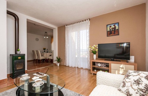 Lokvicici House | 145 m² House ∙ 3 bedrooms ∙ 8 guests