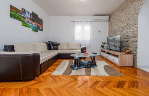 Lovinac House | 147 m² House ∙ 4 bedrooms ∙ 8 guests