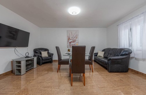 Lovinac House | 147 m² House ∙ 4 bedrooms ∙ 8 guests