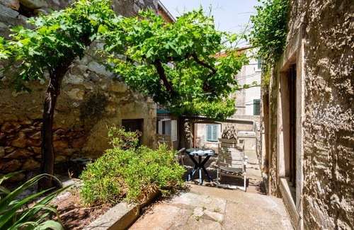 Iz House | 150 m² House ∙ 3 bedrooms ∙ 6 guests