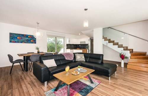 Srima House | 150 m² House ∙ 3 bedrooms ∙ 6 guests