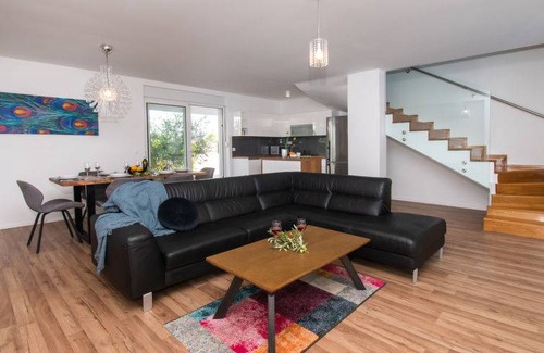 Srima House | 150 m² House ∙ 3 bedrooms ∙ 6 guests