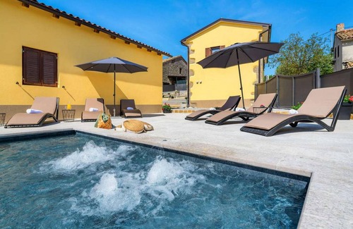 Buzet House | 150 m² House ∙ 4 bedrooms ∙ 8 guests