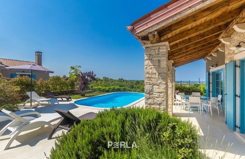 Vardica Villa | 150 m² Villa ∙ 2 bedrooms ∙ 6 guests