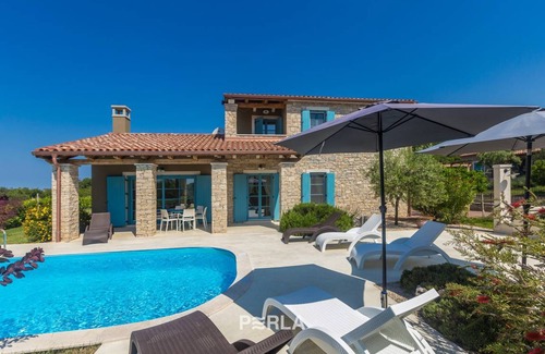 Vardica Villa | 150 m² Villa ∙ 2 bedrooms ∙ 6 guests
