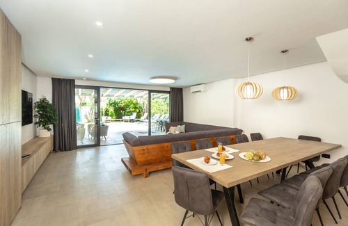 Pile Villa | 150 m² Villa ∙ 5 bedrooms ∙ 10 guests