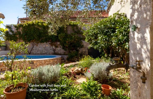 Milna (Brac) Villa | 155 m² Villa ∙ 3 bedrooms ∙ 9 guests