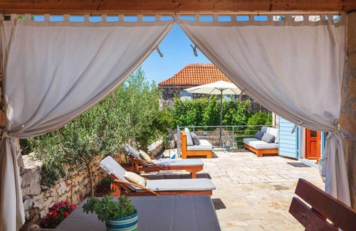 Milna (Brac) Villa | 155 m² Villa ∙ 3 bedrooms ∙ 9 guests
