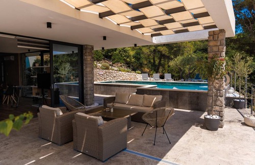 Komarna House | 160 m² House ∙ 4 bedrooms ∙ 8 guests