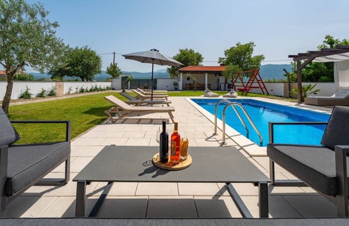 Donji Prolozac Villa | 160 m² Villa ∙ 4 bedrooms ∙ 8 guests