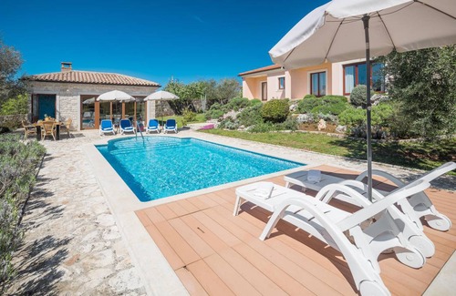 Kastel House | 163 m² House ∙ 4 bedrooms ∙ 8 guests