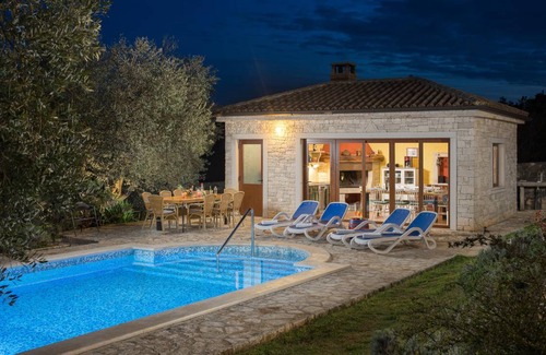 Kastel House | 163 m² House ∙ 4 bedrooms ∙ 8 guests