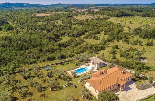 Kastel House | 163 m² House ∙ 4 bedrooms ∙ 8 guests