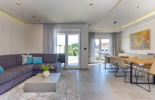 Nova Vas House | 167 m² Maisonette ∙ 4 bedrooms ∙ 8 guests