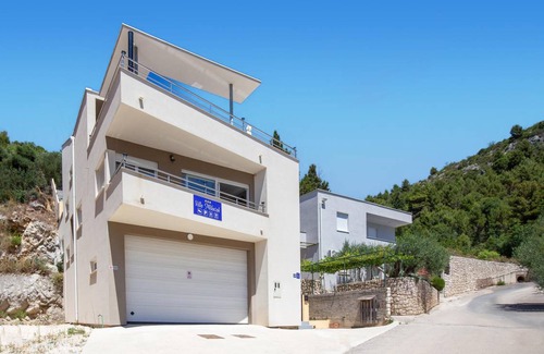 Duba House | 175 m² House ∙ 4 bedrooms ∙ 8 guests