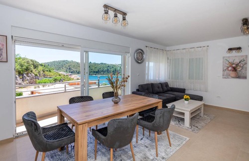 Duba House | 175 m² House ∙ 4 bedrooms ∙ 8 guests