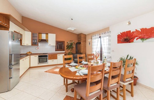 Kastel Novi House | 178 m² House ∙ 6 bedrooms ∙ 11 guests