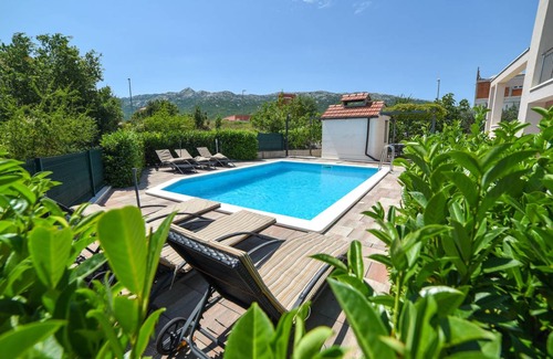 Dugopolje House | 179 m² House ∙ 3 bedrooms ∙ 8 guests