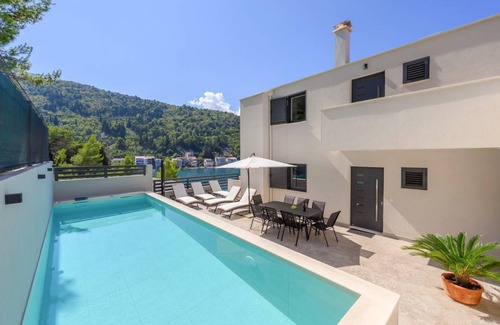 Blace House | 180 m² House ∙ 4 bedrooms ∙ 8 guests