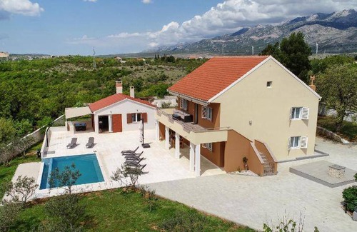 Zaton Obrovacki Villa | 180 m² Villa ∙ 4 bedrooms ∙ 10 guests