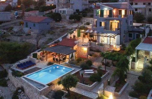 Sevid House | 188 m² House ∙ 4 bedrooms ∙ 8 guests