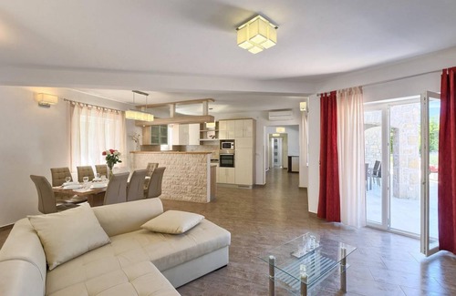 Bazgalji House | 195 m² House ∙ 4 bedrooms ∙ 10 guests