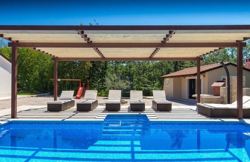 Bazgalji House | 195 m² House ∙ 4 bedrooms ∙ 10 guests
