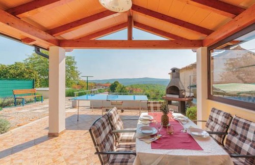 Topid House | 2 bedroom accommodation in Topid