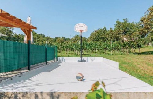Topid House | 2 bedroom accommodation in Topid