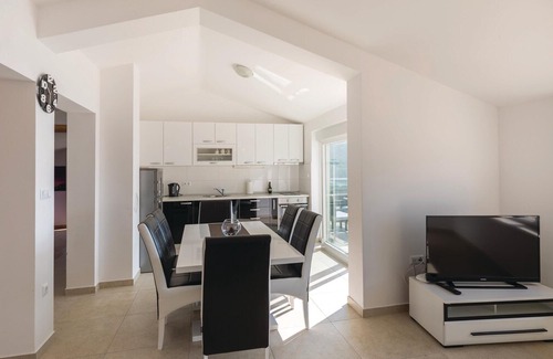 Duba Apartment | 2 bedroom accommodation in Duba