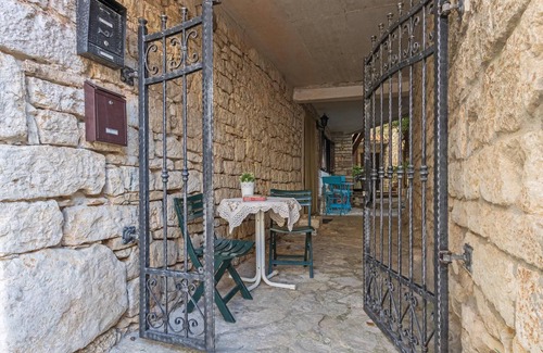 Bale House | 2 bedroom amazing home in Bale