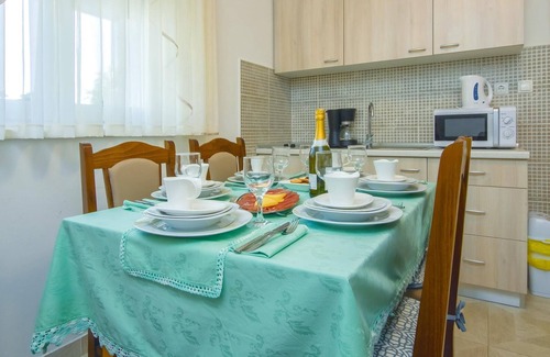 Dugi Rat Apartment | 2 bedroom nice apartment in Mali Rat